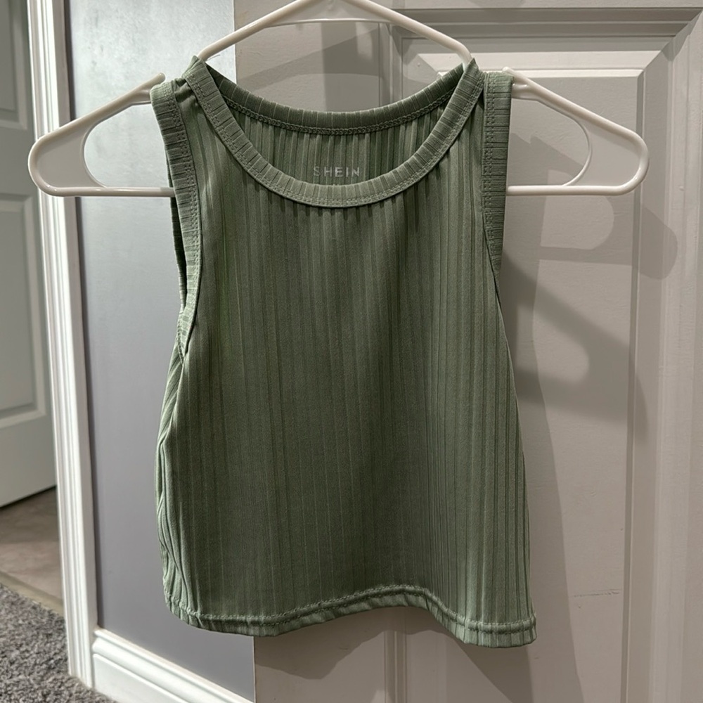 Green tank crop top, never worn. Size M